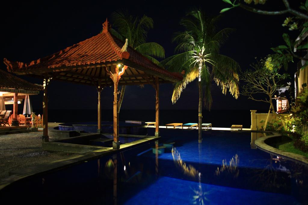 Paradise Palm Beach Bungalows And Dive Center Tulamben Buitenkant foto