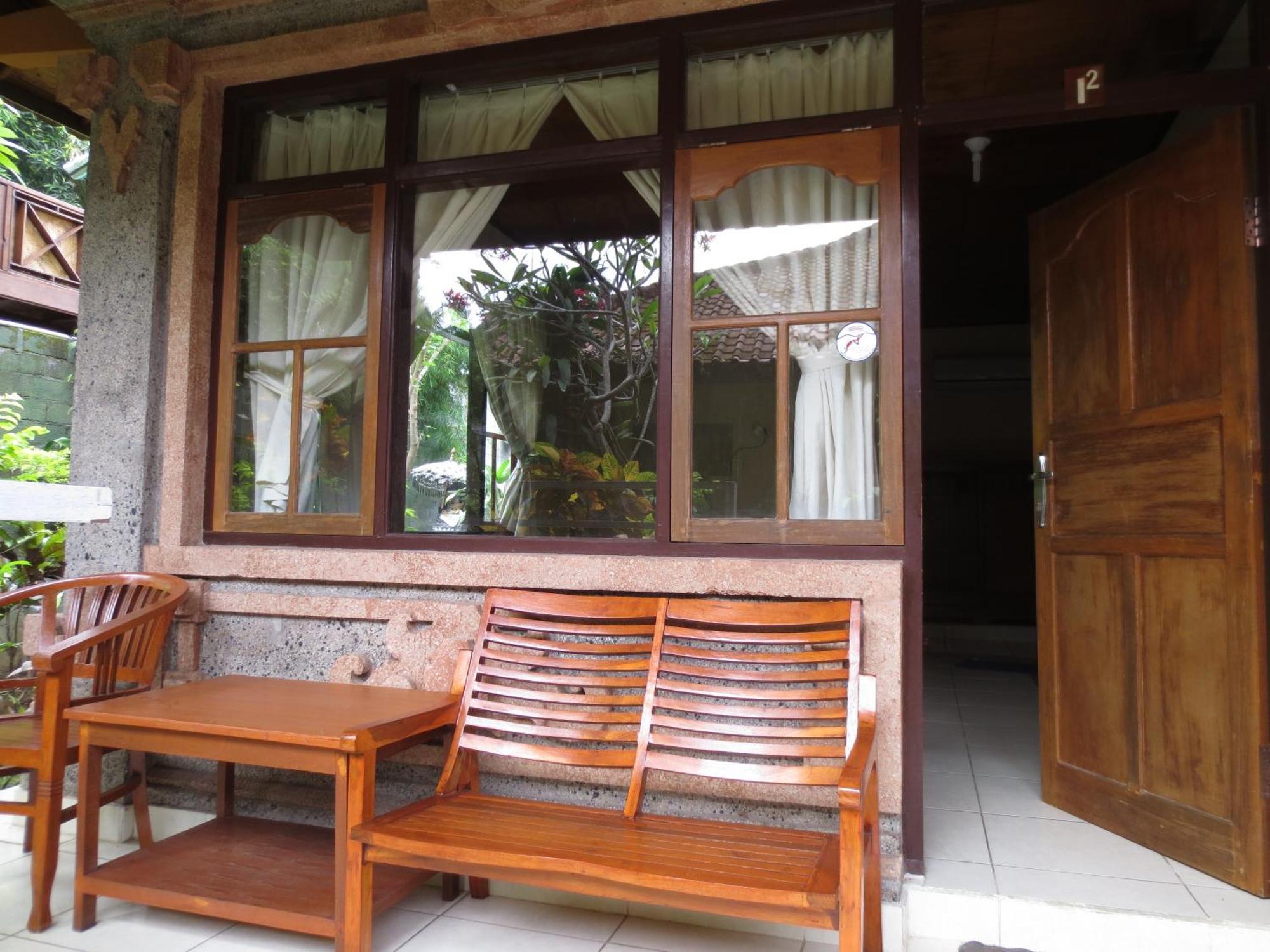 Paradise Palm Beach Bungalows And Dive Center Tulamben Buitenkant foto