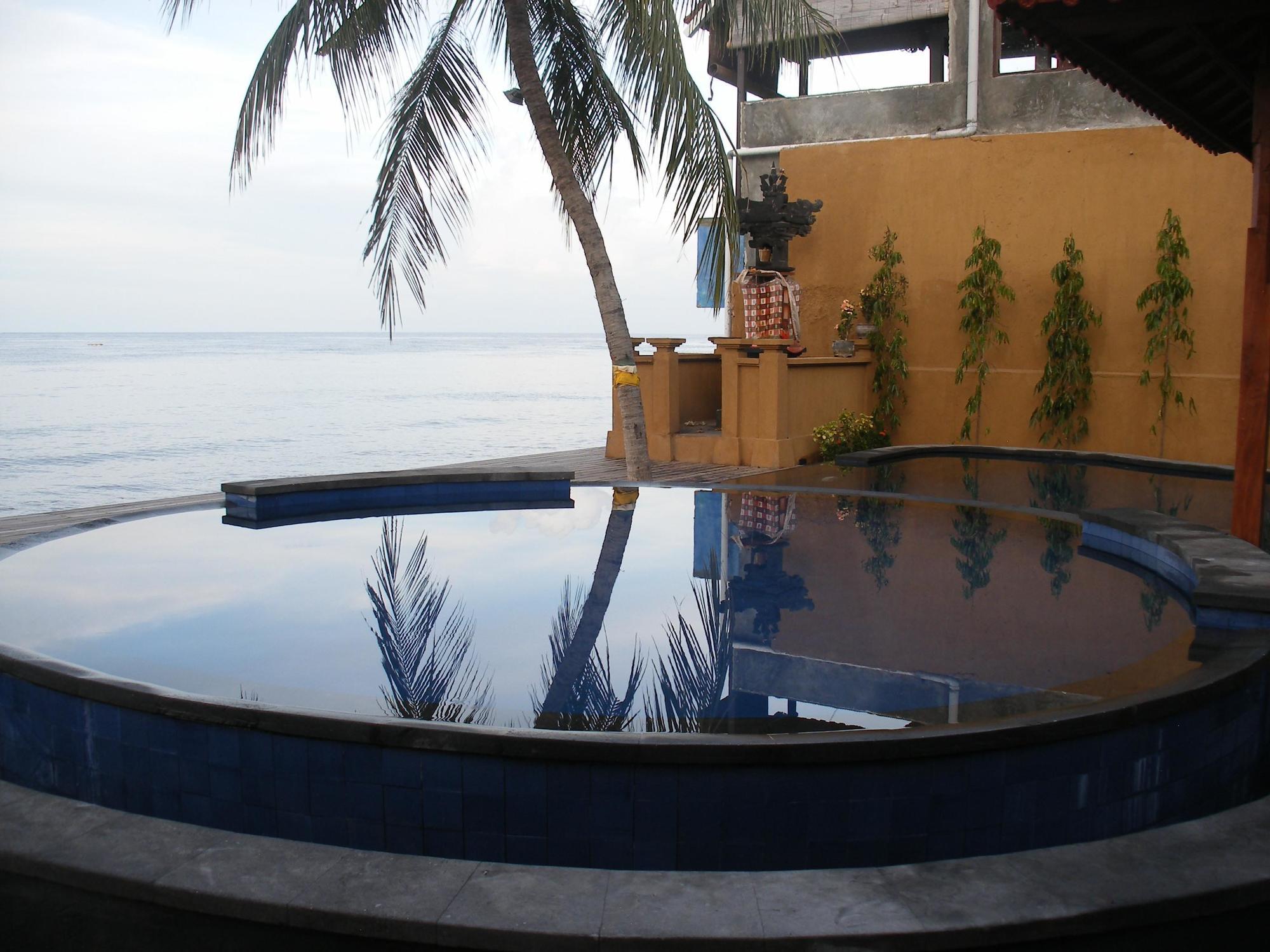 Paradise Palm Beach Bungalows And Dive Center Tulamben Buitenkant foto